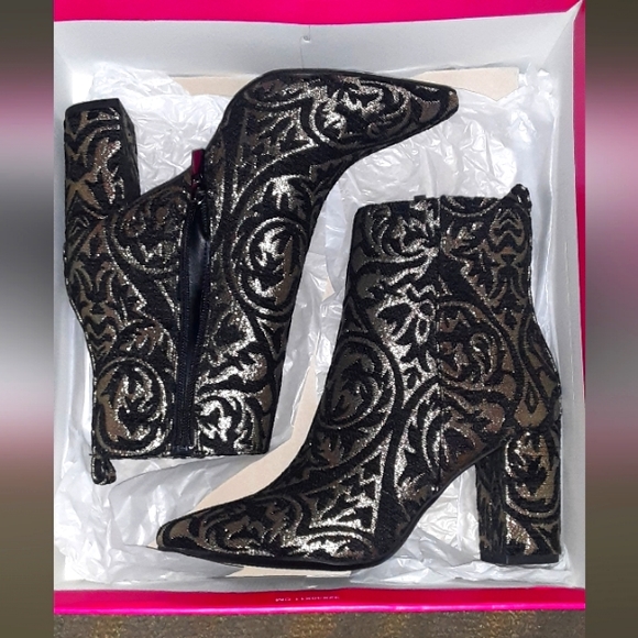 Shoedazzle size 6 black/gold 3 inch heeled booties brand new never worn - Picture 3 of 6